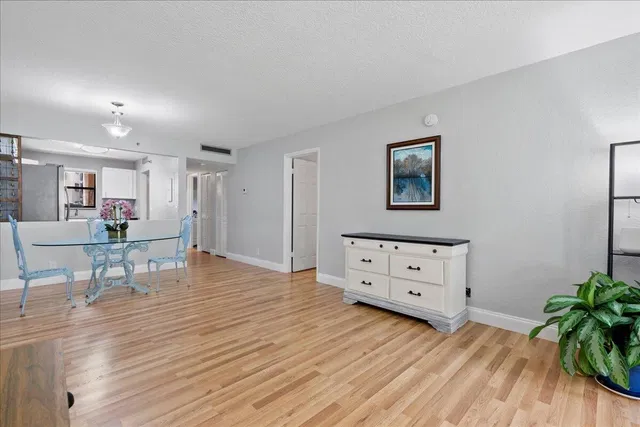 Unit 105 photo 14