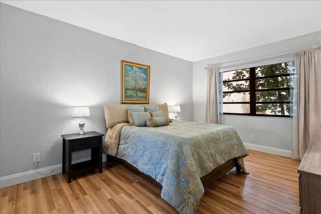Unit 105 photo 16