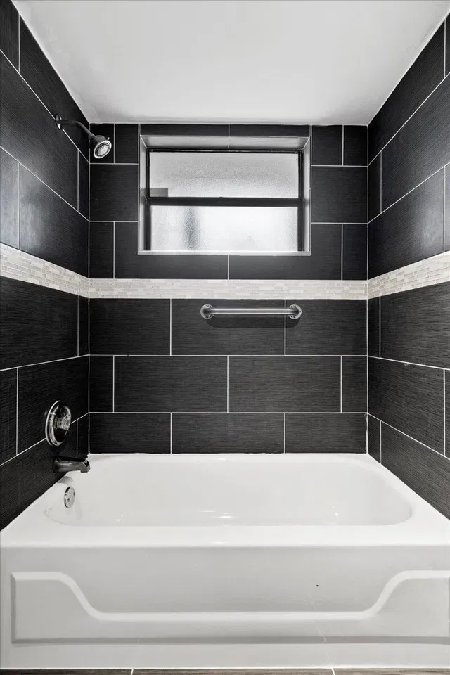 Unit 105 photo 20