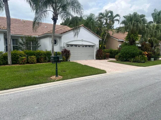Residence photo 3