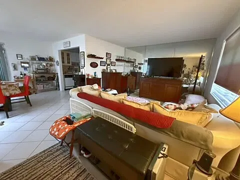 Unit H photo 2