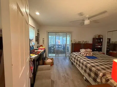 Unit H photo 9