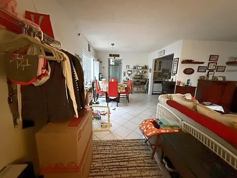 Unit H photo 14