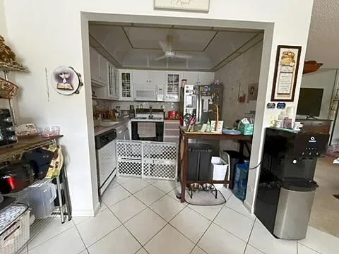 Unit H photo 16