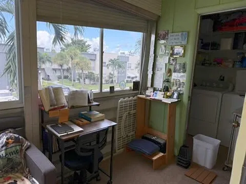 Unit H photo 17