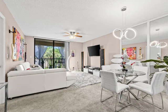 Las Verdes III Unit 316 photo 5