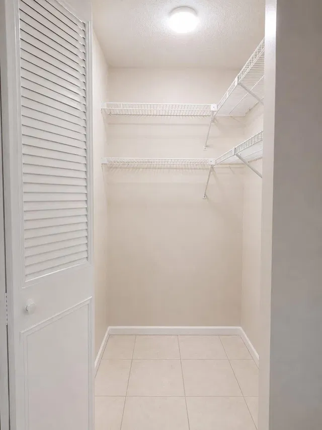 Unit C2 photo 11