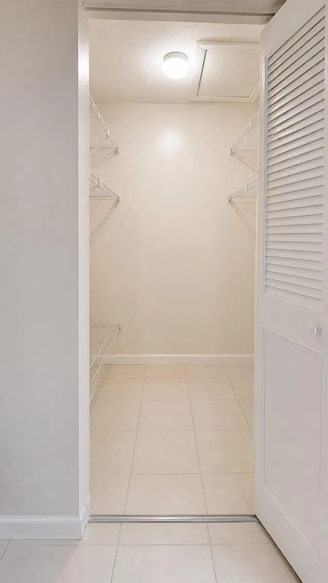 Unit C2 photo 15