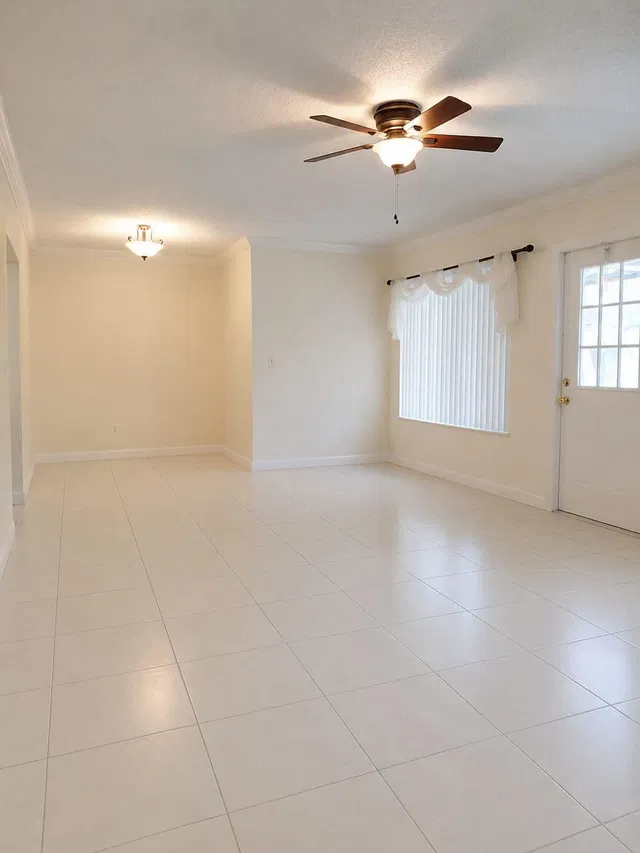 Unit C2 photo 16