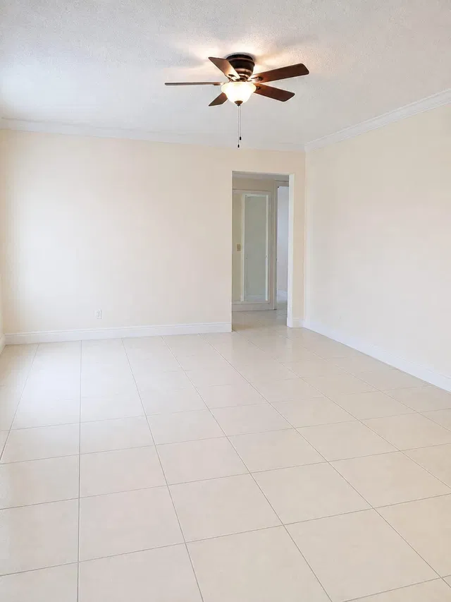 Unit C2 photo 17