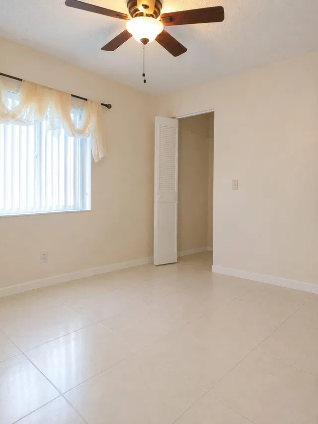 Unit C2 photo 18