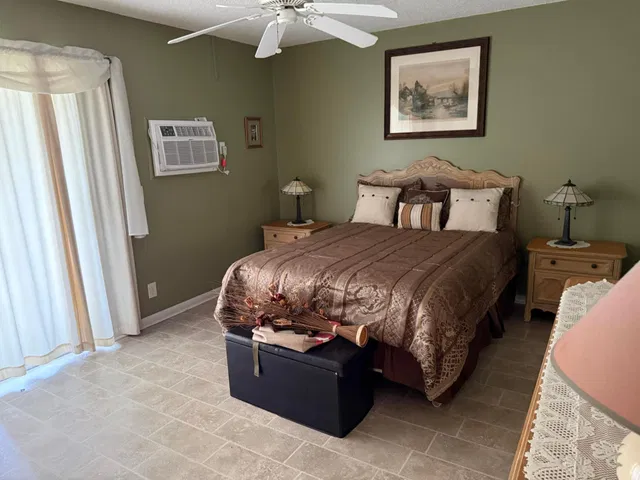 Unit 15 photo 8