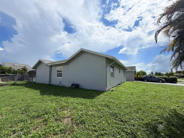 Residence photo 3