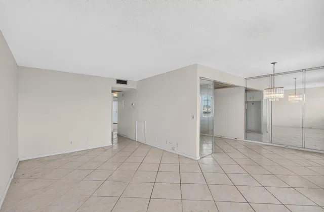 Residence photo 2