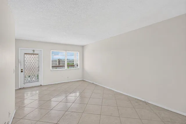 Residence photo 4