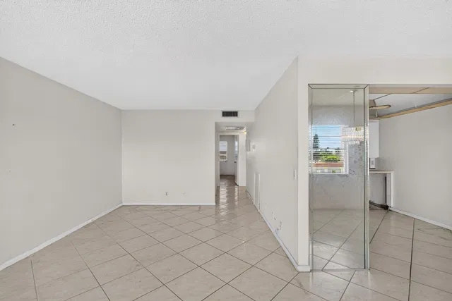 Residence photo 11