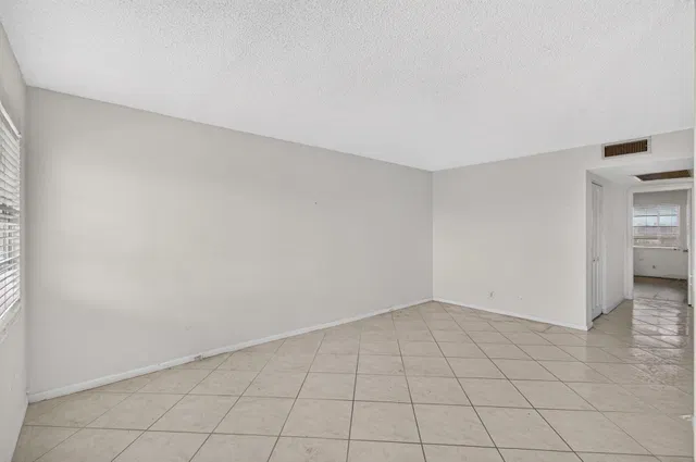Residence photo 12