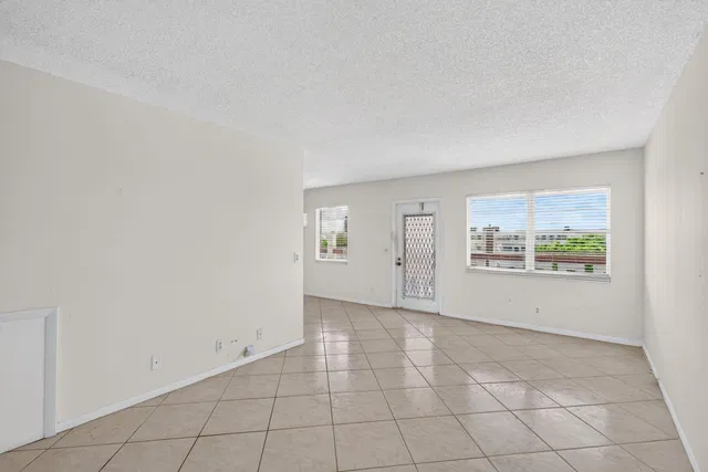 Residence photo 13