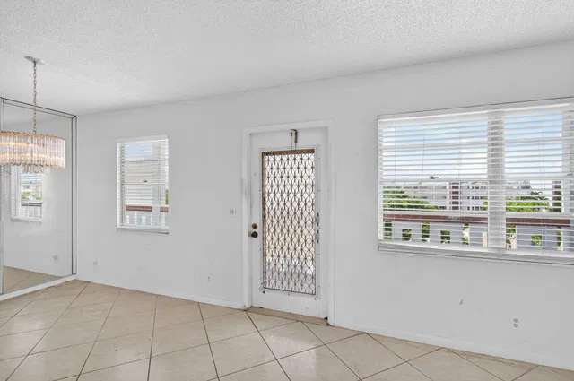 Residence photo 14