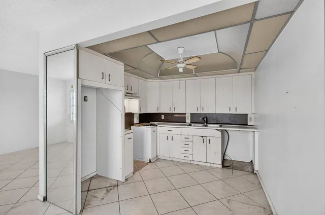 Residence photo 17