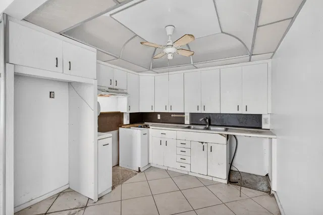 Residence photo 19