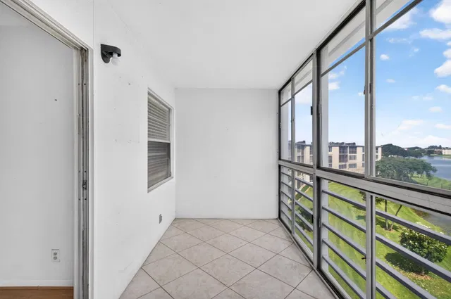 Residence photo 43