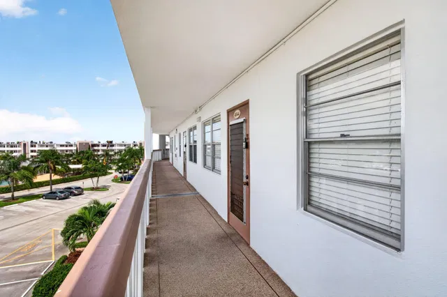 Residence photo 57