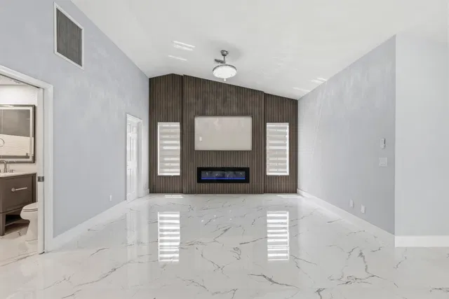  Residence photo 15