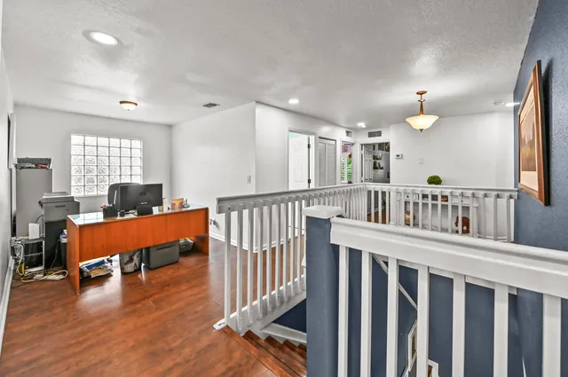 Residence photo 17