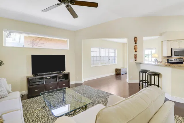  Residence photo 8