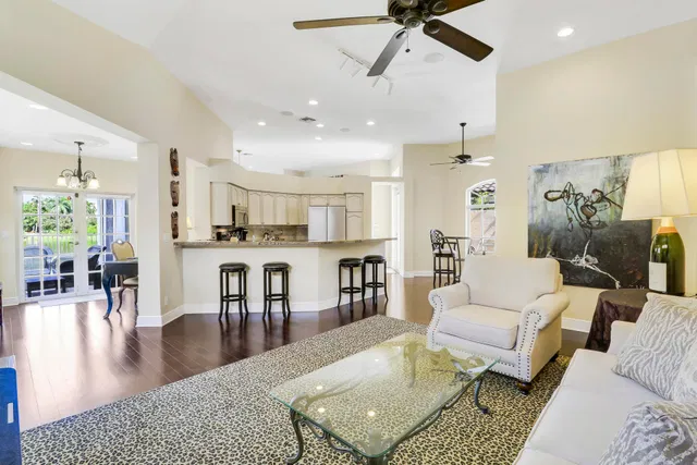  Residence photo 9