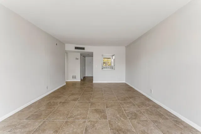Unit 208 photo 5