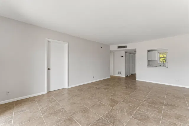 Unit 208 photo 8