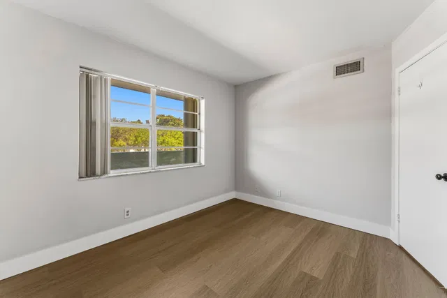 Unit 208 photo 10