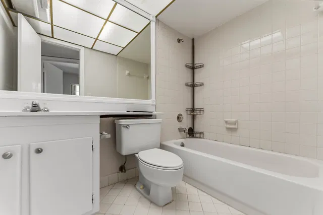 Unit 208 photo 14