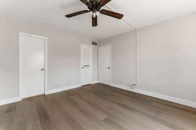 Unit 208 photo 18