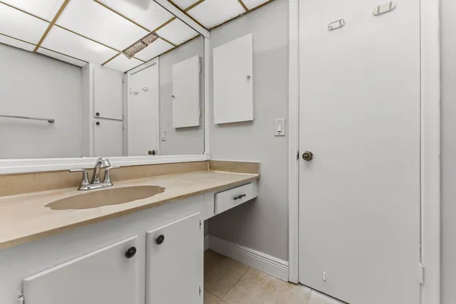 Unit 208 photo 20