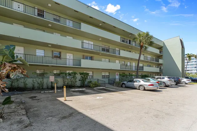 Unit 208 photo 29