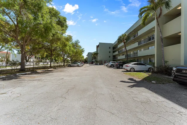 Unit 208 photo 31