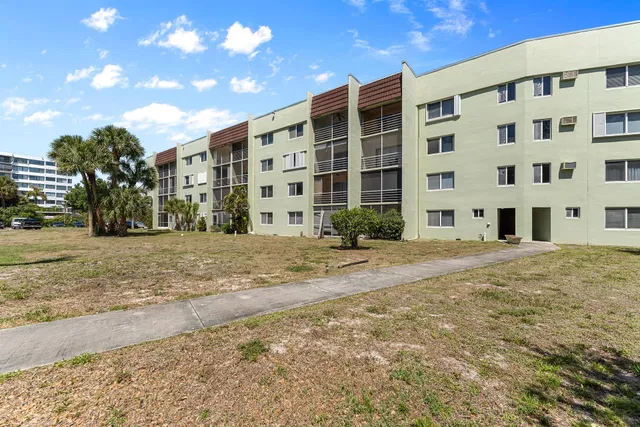 Unit 208 photo 32