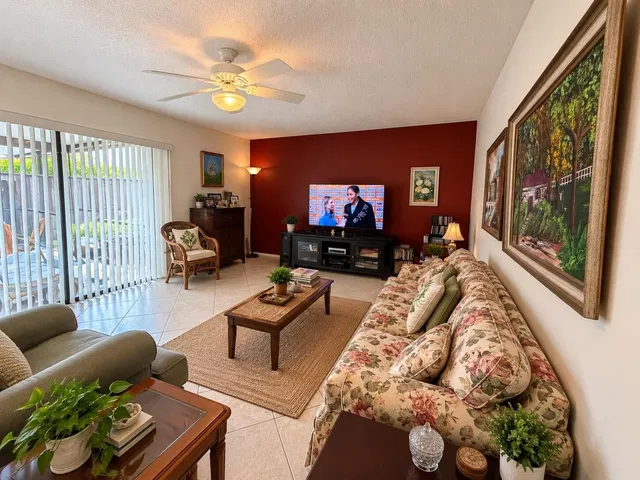 Unit 28 photo 5