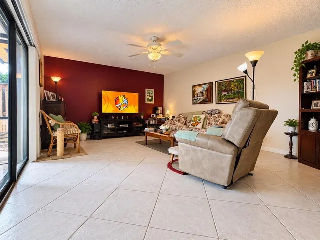 Unit 28 photo 6