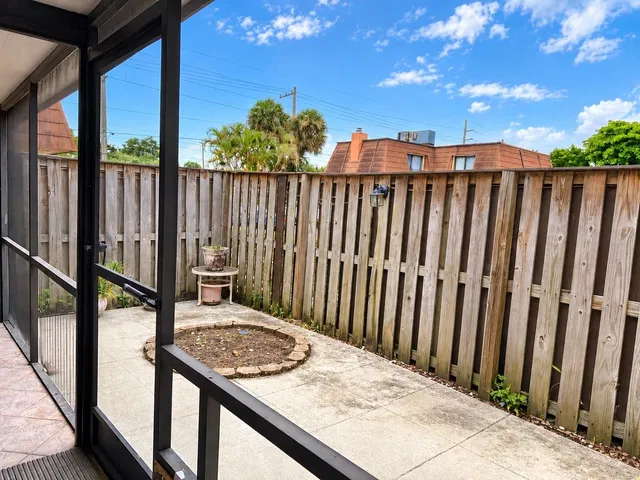 Unit 28 photo 7
