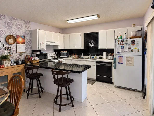 Unit 28 photo 8