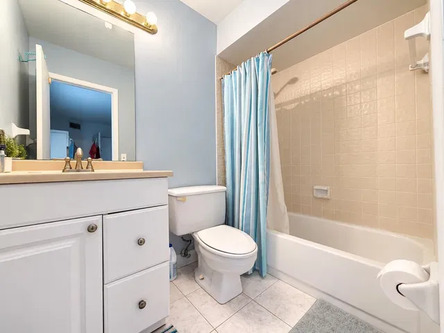 Unit 28 photo 9