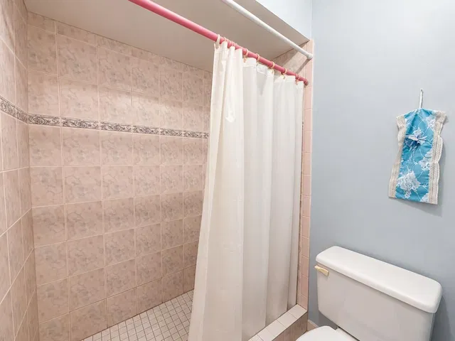 Unit 28 photo 16