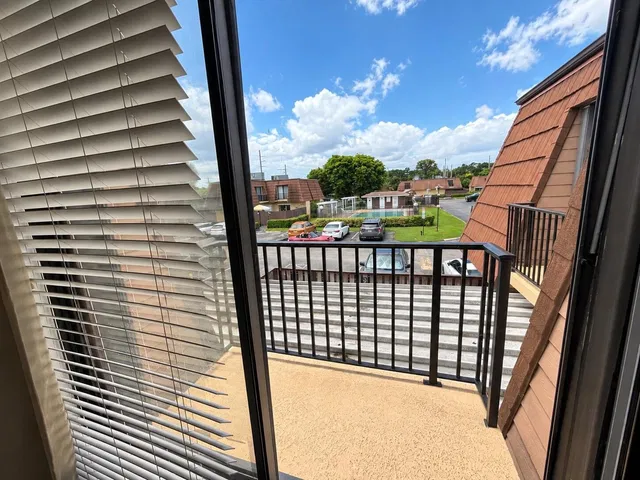 Unit 28 photo 17