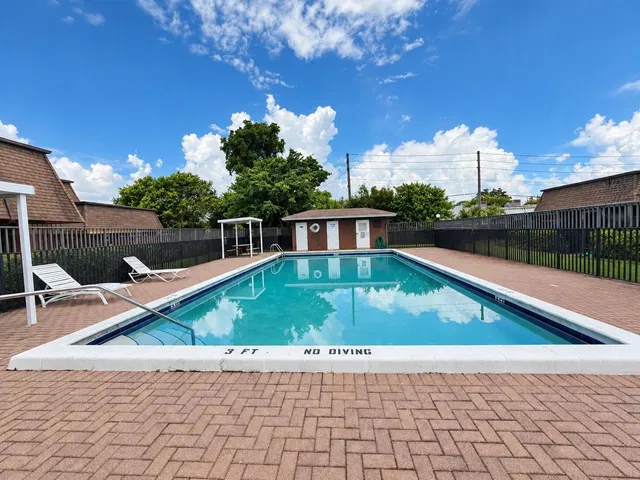 Unit 28 photo 19