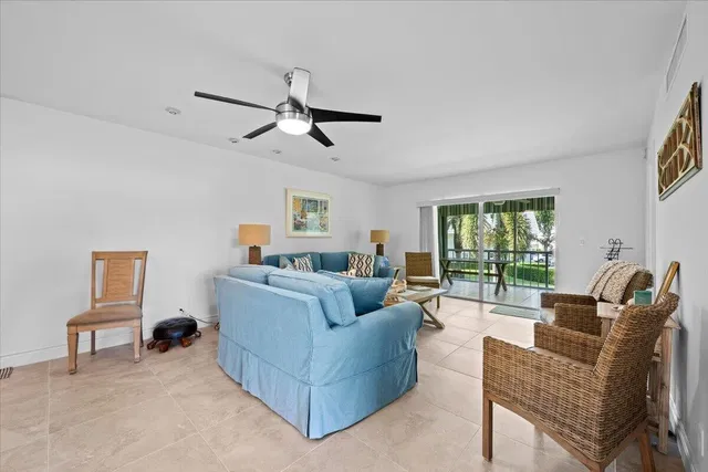 Unit 249 photo 6