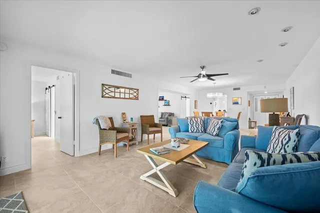 Unit 249 photo 8
